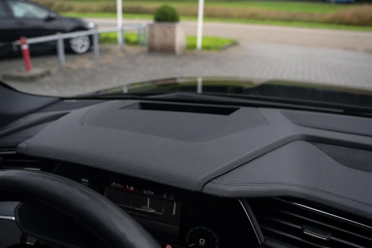 55 Quattro S-Line Edition 95 kWh|Trekhaak|Panoramadak|Luchtvering|Bang & Olufson|Nachtzicht|Dealer Onderhouden
