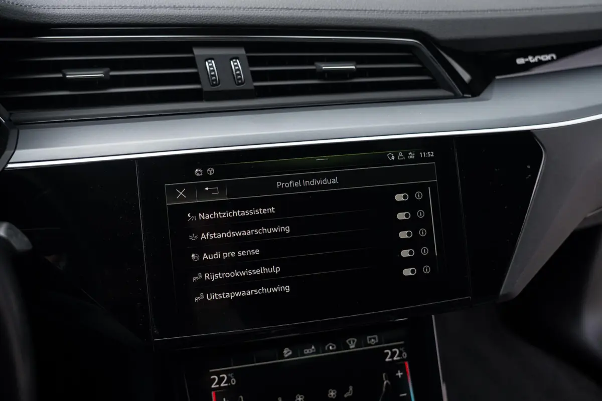 55 Quattro S-Line Edition 95 kWh|Trekhaak|Panoramadak|Luchtvering|Bang & Olufson|Nachtzicht|Dealer Onderhouden