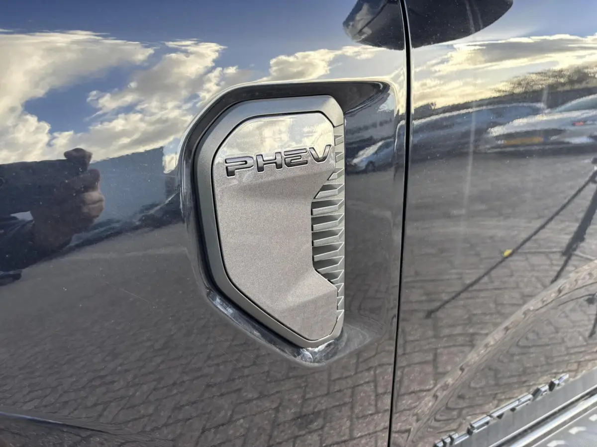 2.3 PHEV Wildtrak Automaat 280PK EX. BTW/Incl. BPM Trekhaak Elek. Rolhoes Adaptive Cruise Blind-Spot Stoel/Stuurverwarming *3500KG Trekgewicht*