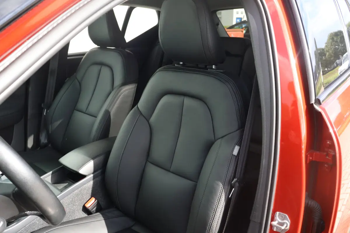 1.5 T5 R-Design Heel compleet! | Nieuw Leer! | Fusion Red | Trekhaak |