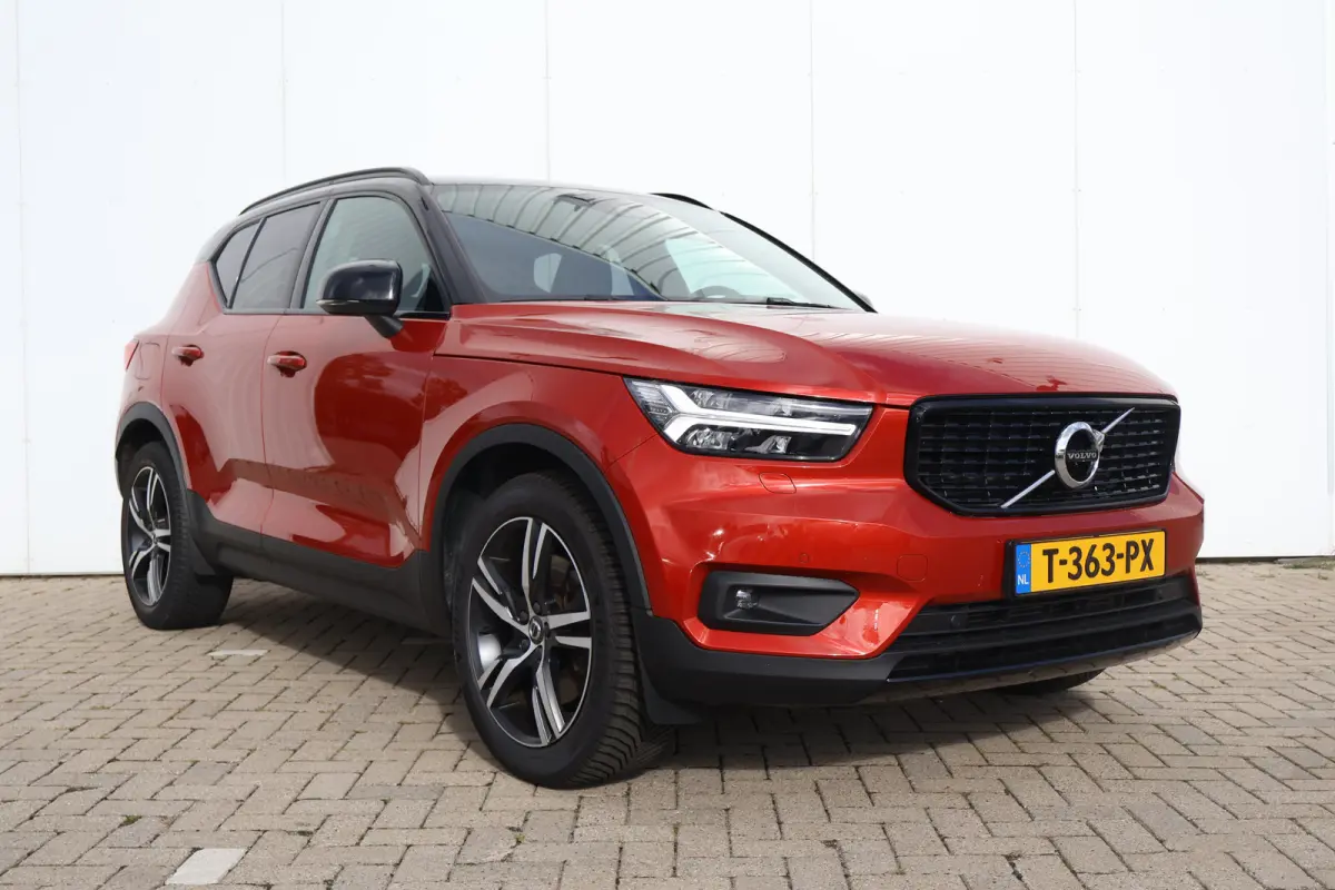 1.5 T5 R-Design Heel compleet! | Nieuw Leer! | Fusion Red | Trekhaak |