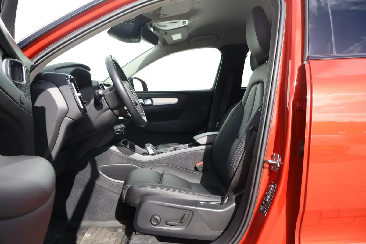 1.5 T5 R-Design Heel compleet! | Nieuw Leer! | Fusion Red | Trekhaak |