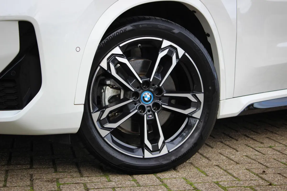 xDrive30 67 kWh // 99,2% SoH | M-Sport | Panoramadak | Harman Kardon | HUD | 360 CAM | Massage| Elek. + Memory | Sfeerverlichting