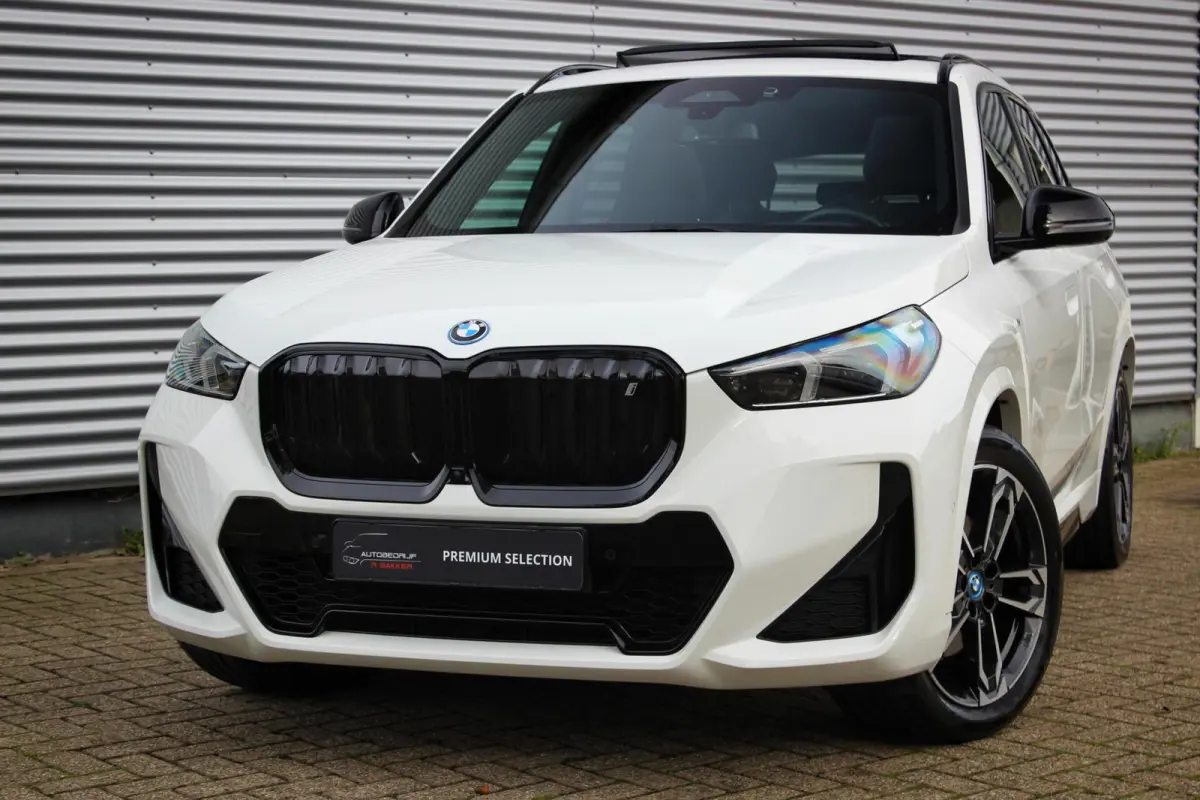 xDrive30 67 kWh // 99,2% SoH | M-Sport | Panoramadak | Harman Kardon | HUD | 360 CAM | Massage| Elek. + Memory | Sfeerverlichting