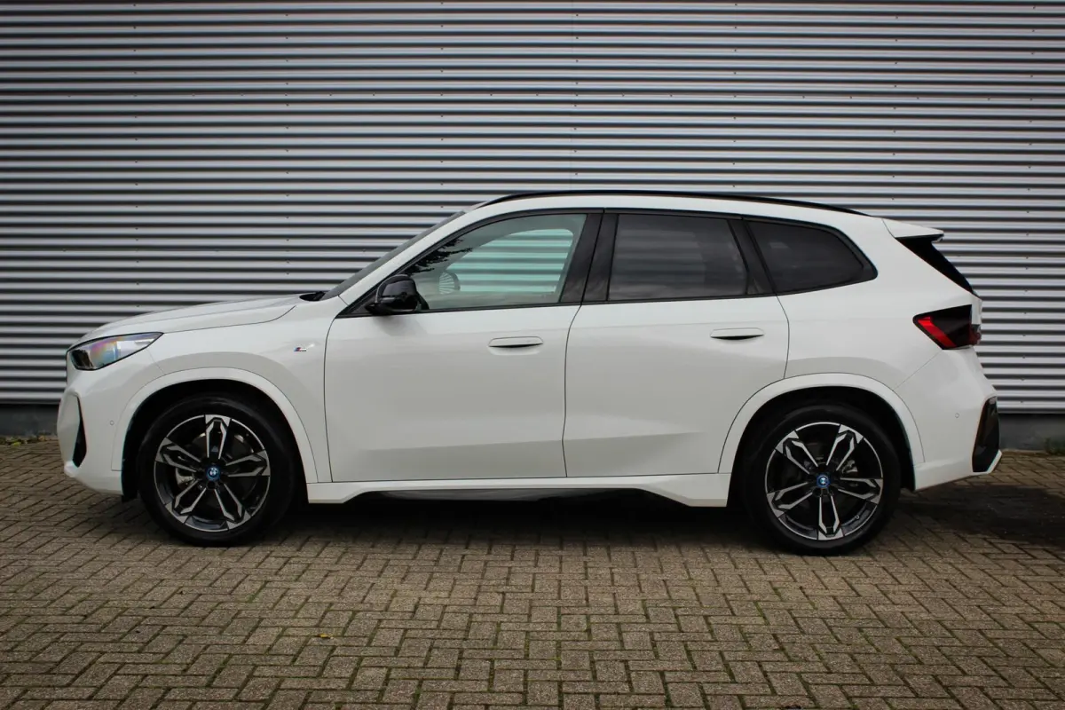 xDrive30 67 kWh // 99,2% SoH | M-Sport | Panoramadak | Harman Kardon | HUD | 360 CAM | Massage| Elek. + Memory | Sfeerverlichting