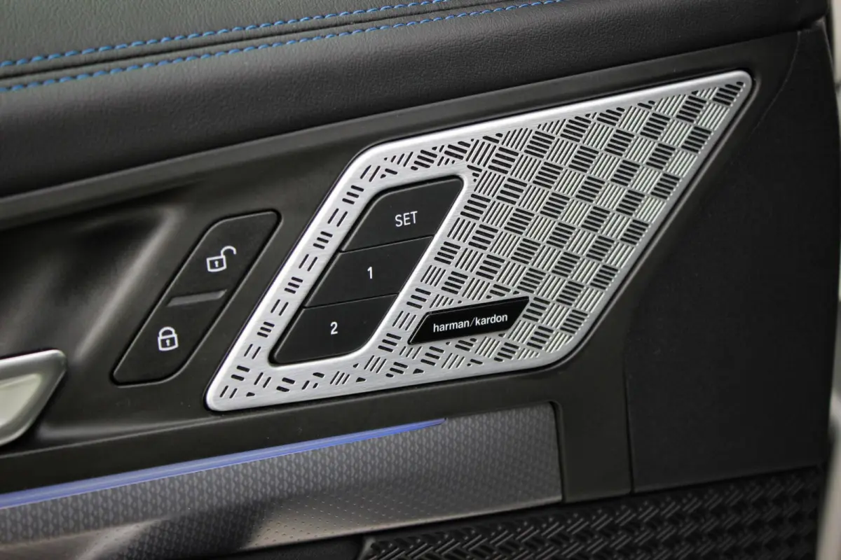 xDrive30 67 kWh // 99,2% SoH | M-Sport | Panoramadak | Harman Kardon | HUD | 360 CAM | Massage| Elek. + Memory | Sfeerverlichting