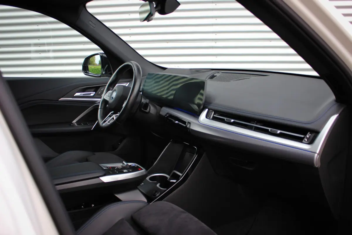 xDrive30 67 kWh // 99,2% SoH | M-Sport | Panoramadak | Harman Kardon | HUD | 360 CAM | Massage| Elek. + Memory | Sfeerverlichting