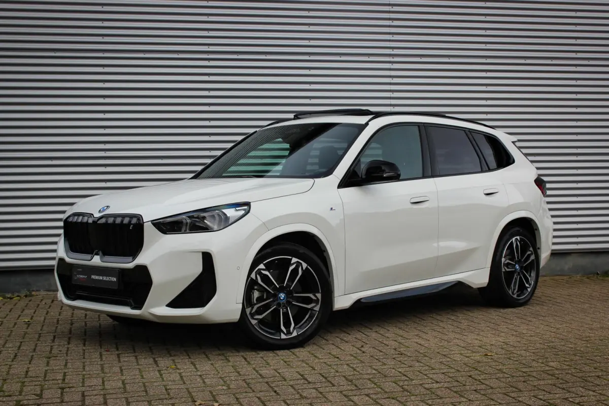 xDrive30 67 kWh // 99,2% SoH | M-Sport | Panoramadak | Harman Kardon | HUD | 360 CAM | Massage| Elek. + Memory | Sfeerverlichting