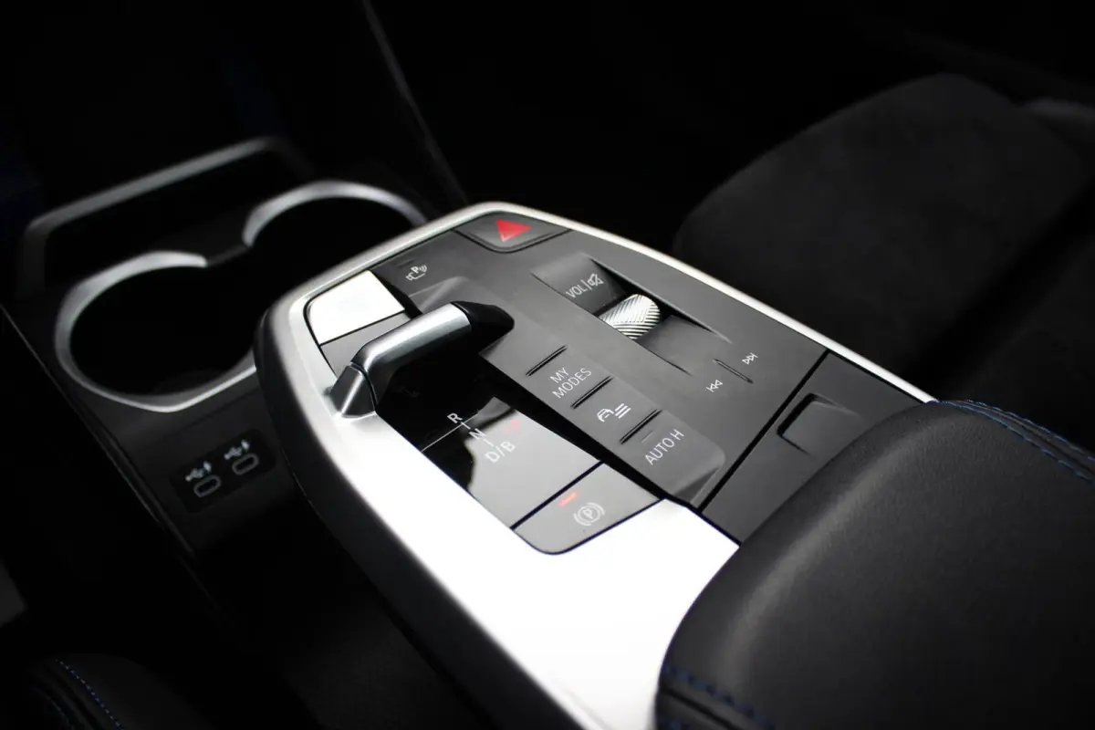 xDrive30 67 kWh // 99,2% SoH | M-Sport | Panoramadak | Harman Kardon | HUD | 360 CAM | Massage| Elek. + Memory | Sfeerverlichting