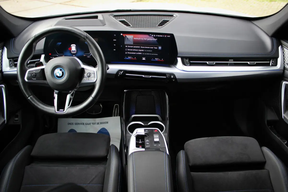 xDrive30 67 kWh // 99,2% SoH | M-Sport | Panoramadak | Harman Kardon | HUD | 360 CAM | Massage| Elek. + Memory | Sfeerverlichting