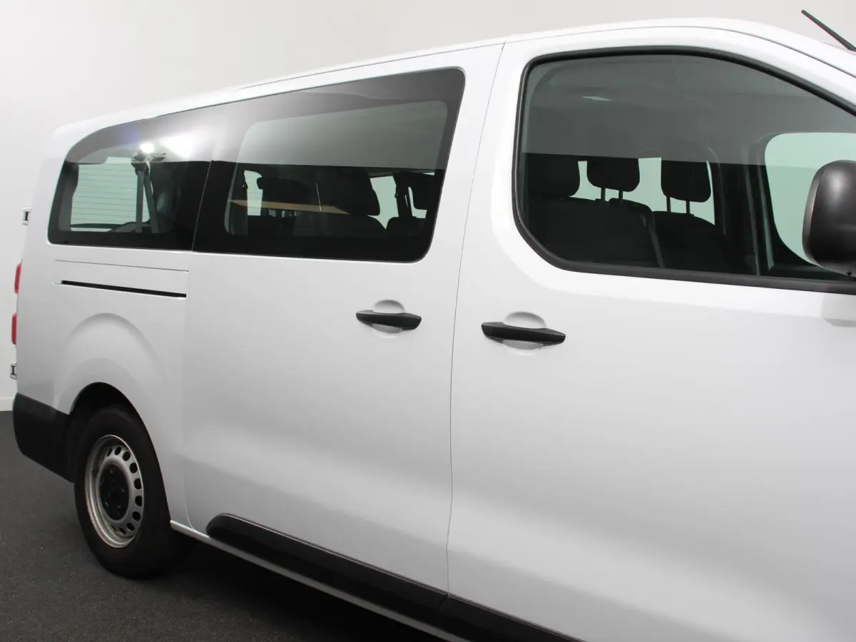 1.5 CDTI L3H1 9persoons PERSONENBUS Prijs is incl. BTW/BPM Climate control Cruise control Radio Apple Carplay/ Android Auto