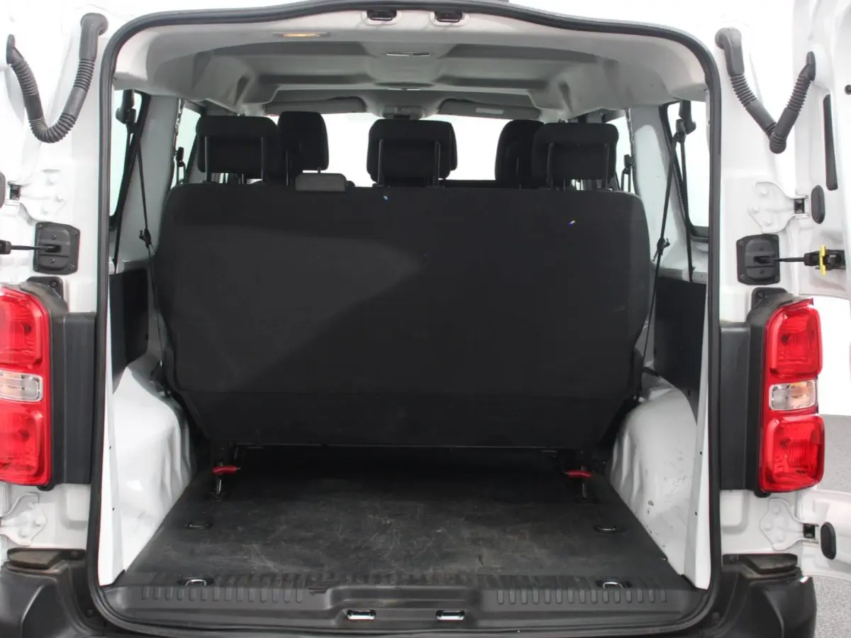 1.5 CDTI L3H1 9persoons PERSONENBUS Prijs is incl. BTW/BPM Climate control Cruise control Radio Apple Carplay/ Android Auto