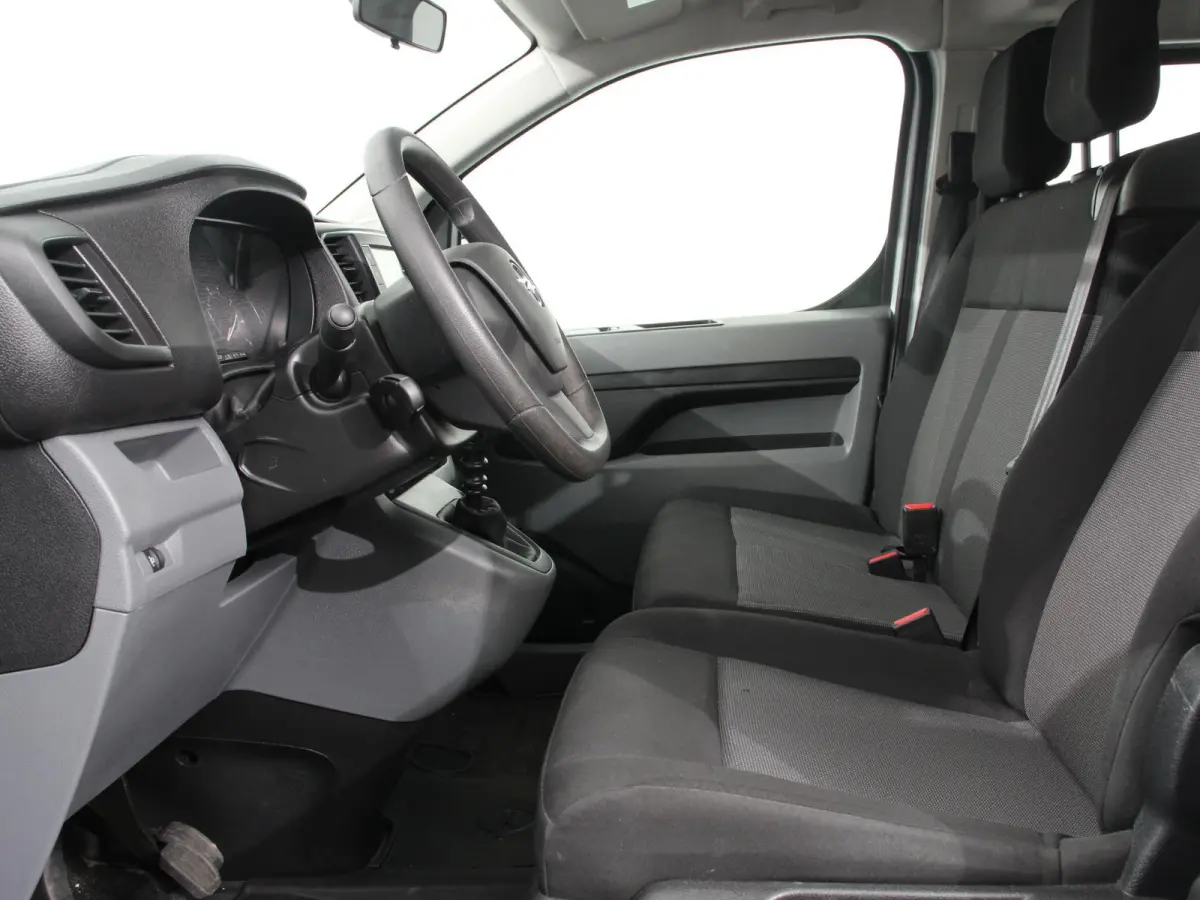 1.5 CDTI L3H1 9persoons PERSONENBUS Prijs is incl. BTW/BPM Climate control Cruise control Radio Apple Carplay/ Android Auto