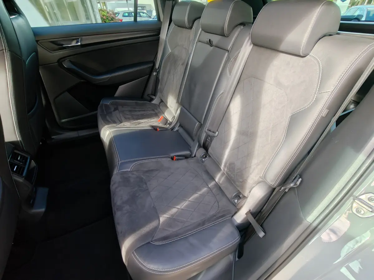 1.5 TSI Sportline Business / Automaat / Pano / Sensoren / Trekhaak (1.800KG) / Camera /
