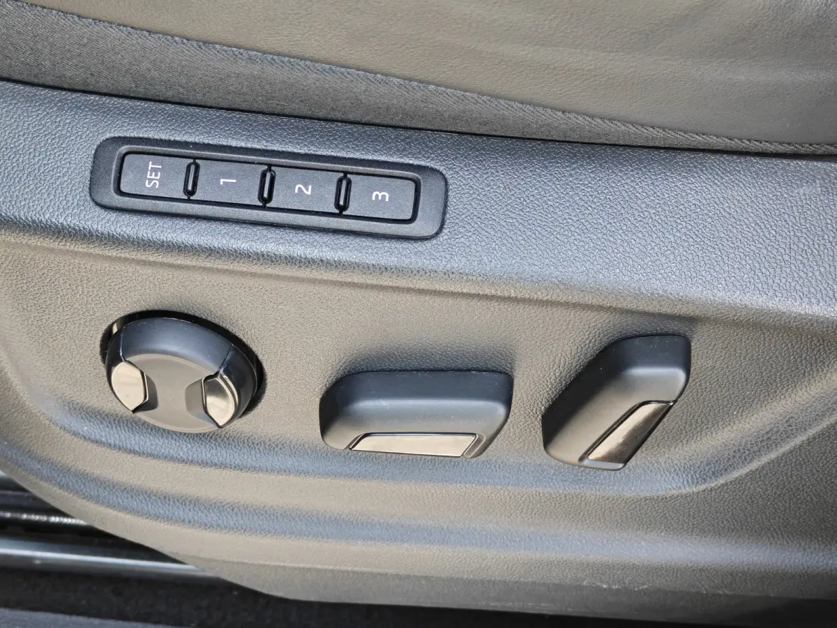 1.5 TSI Sportline Business / Automaat / Pano / Sensoren / Trekhaak (1.800KG) / Camera /
