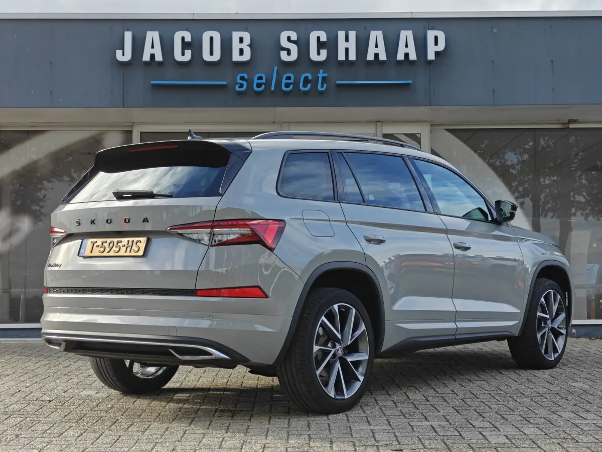 1.5 TSI Sportline Business / Automaat / Pano / Sensoren / Trekhaak (1.800KG) / Camera /