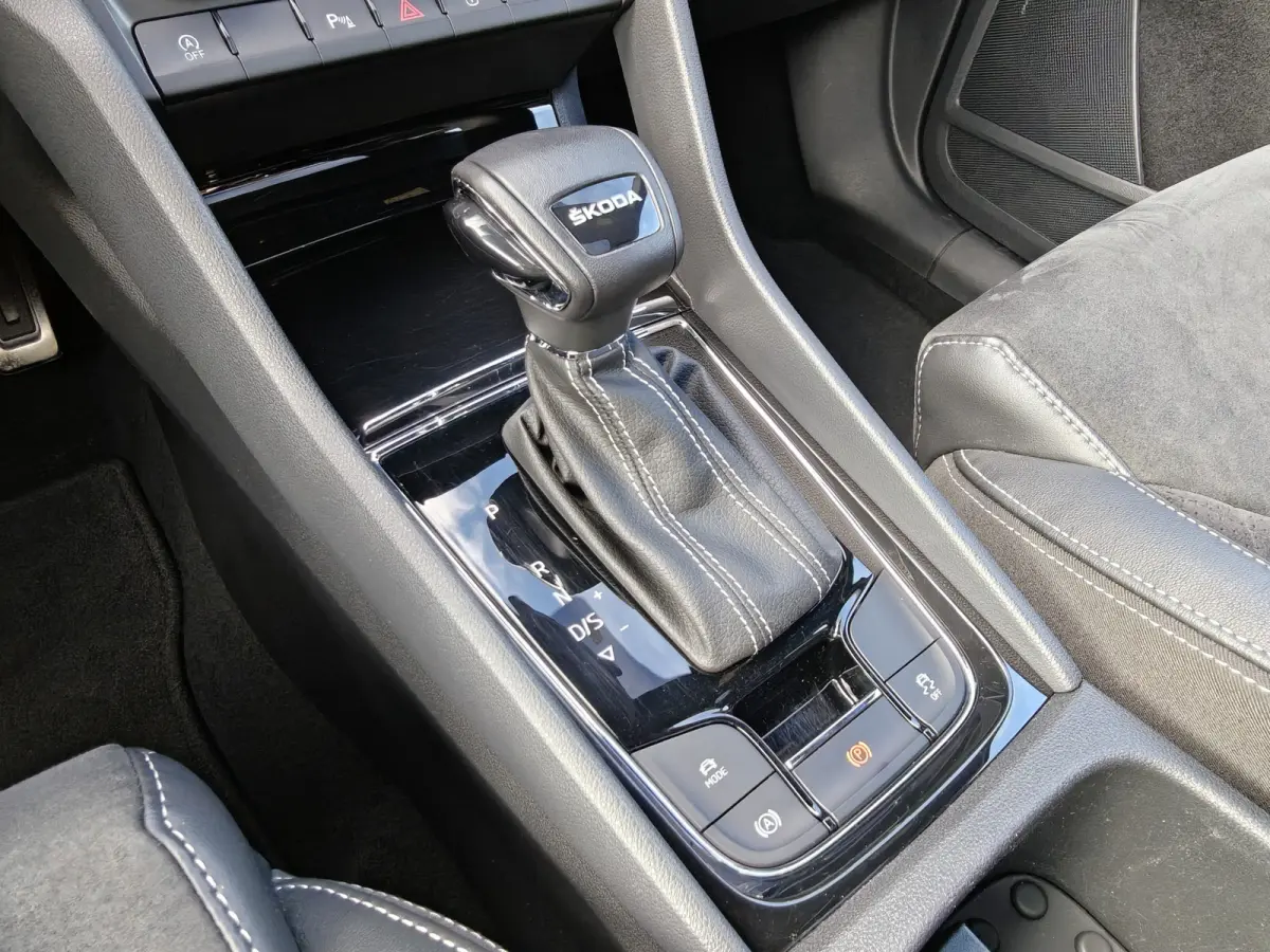 1.5 TSI Sportline Business / Automaat / Pano / Sensoren / Trekhaak (1.800KG) / Camera /