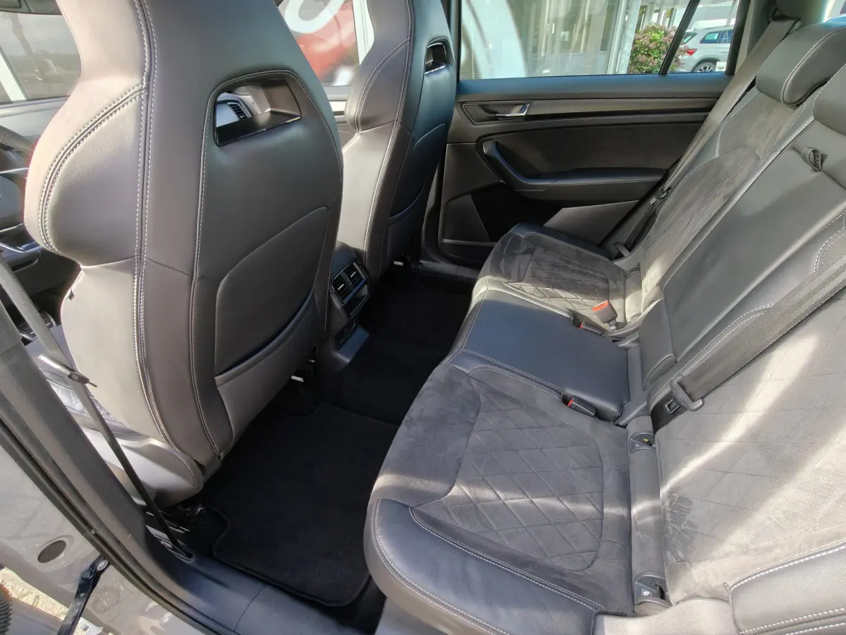 1.5 TSI Sportline Business / Automaat / Pano / Sensoren / Trekhaak (1.800KG) / Camera /