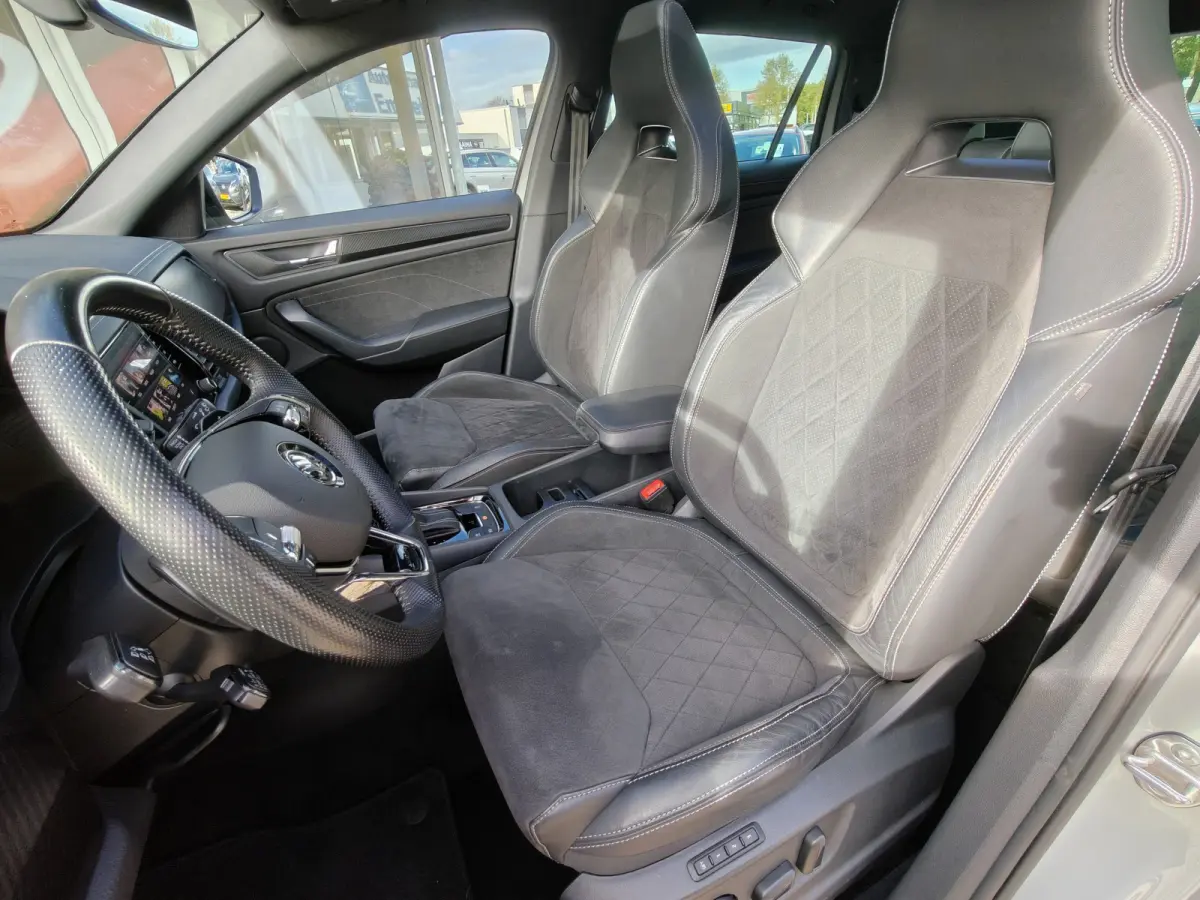 1.5 TSI Sportline Business / Automaat / Pano / Sensoren / Trekhaak (1.800KG) / Camera /