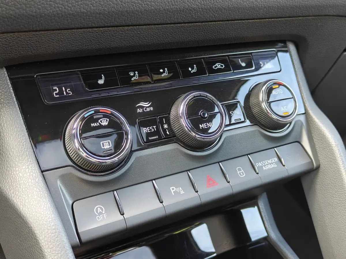 1.5 TSI Sportline Business / Automaat / Pano / Sensoren / Trekhaak (1.800KG) / Camera /