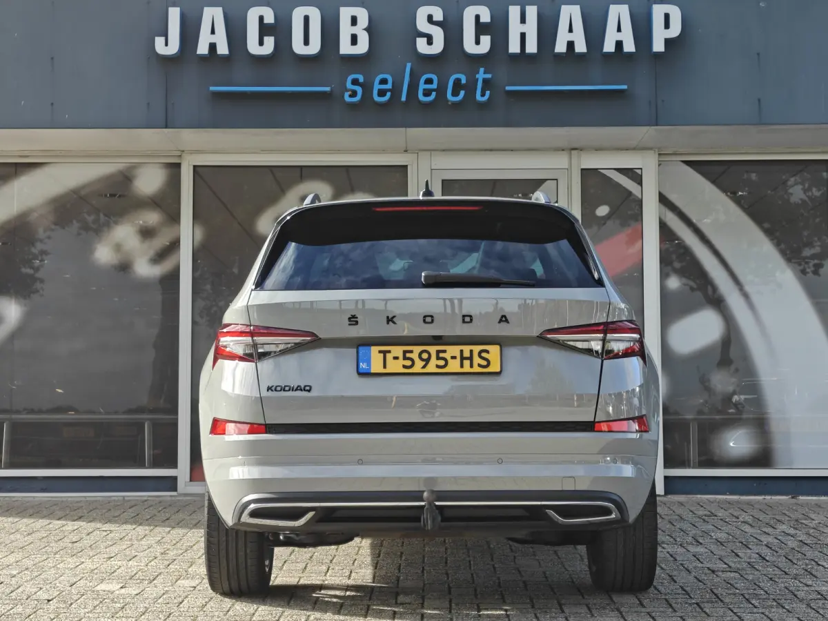 1.5 TSI Sportline Business / Automaat / Pano / Sensoren / Trekhaak (1.800KG) / Camera /