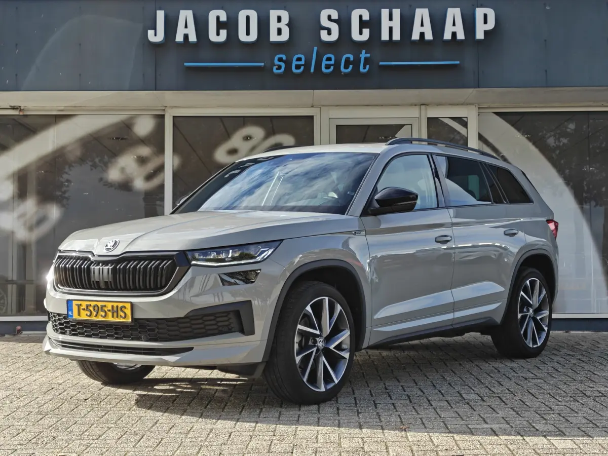 1.5 TSI Sportline Business / Automaat / Pano / Sensoren / Trekhaak (1.800KG) / Camera /
