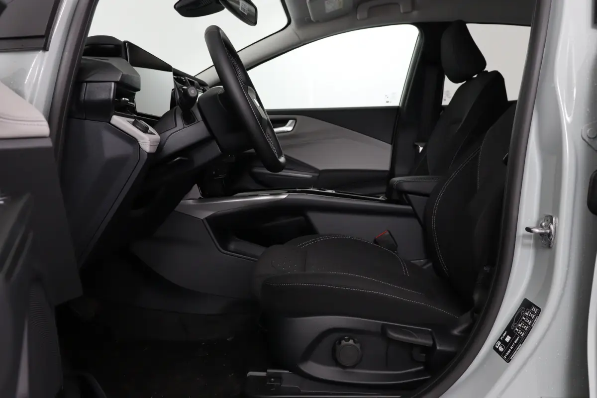 Select FWD 47 kWh | Winter Pack | Camera | Elektrische Kofferklep | Navigatie | Draadloze Telefoonlader | Parkeersensoren | Apple Carplay & Android Auto |