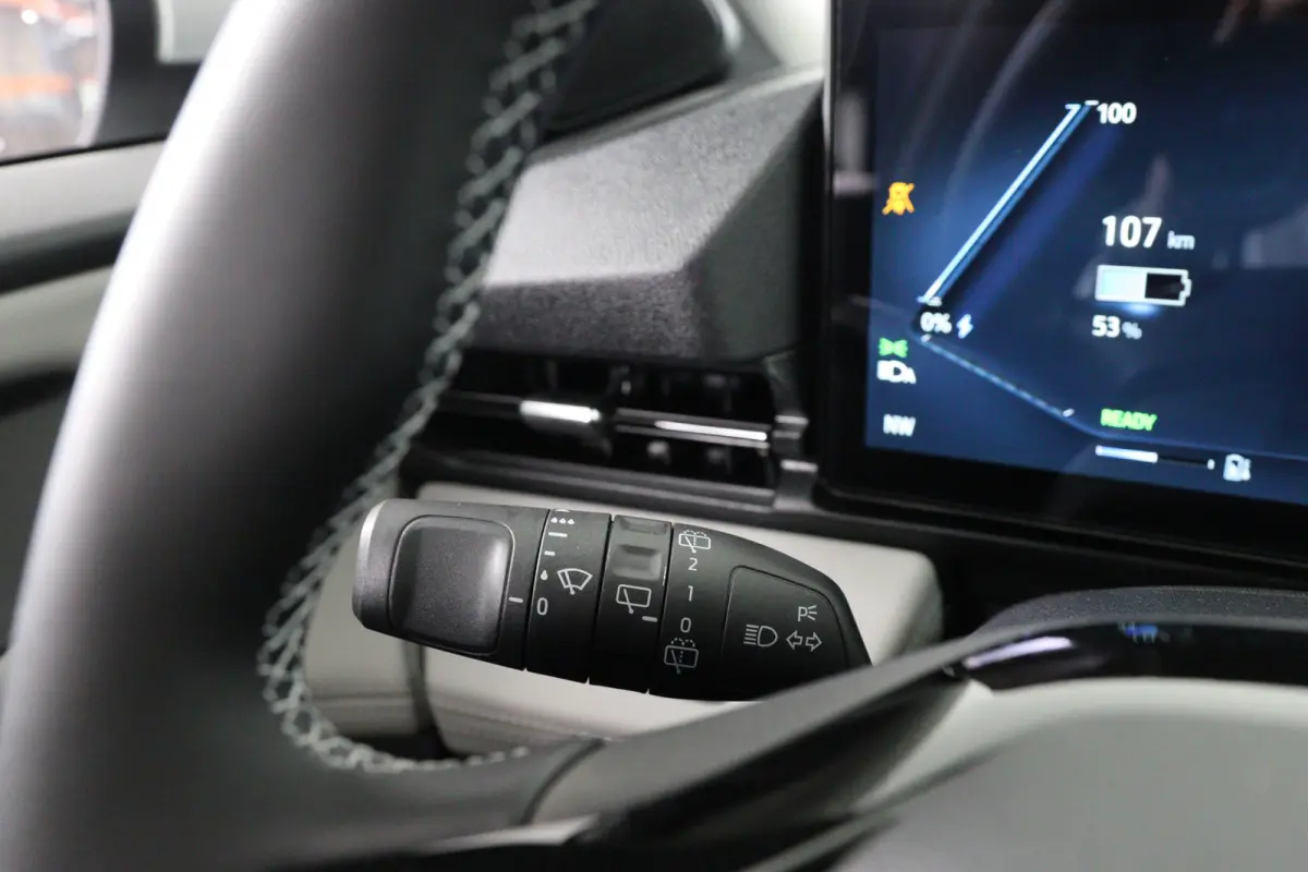 Select FWD 47 kWh | Winter Pack | Camera | Elektrische Kofferklep | Navigatie | Draadloze Telefoonlader | Parkeersensoren | Apple Carplay & Android Auto |