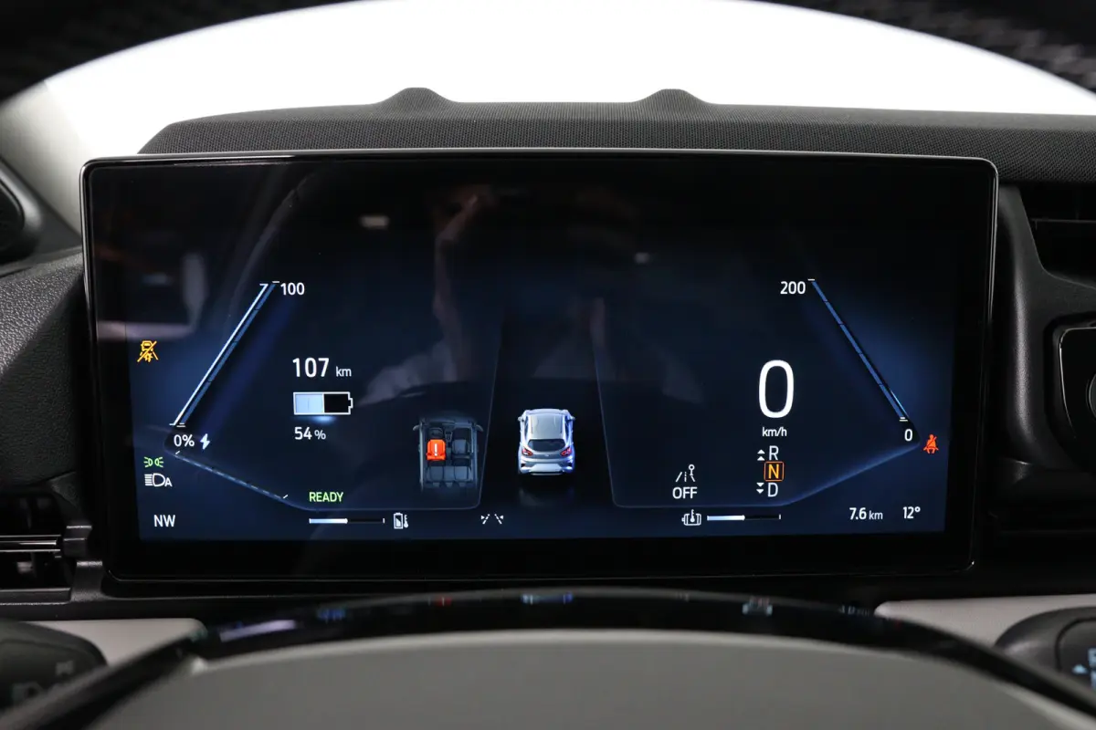 Select FWD 47 kWh | Winter Pack | Camera | Elektrische Kofferklep | Navigatie | Draadloze Telefoonlader | Parkeersensoren | Apple Carplay & Android Auto |