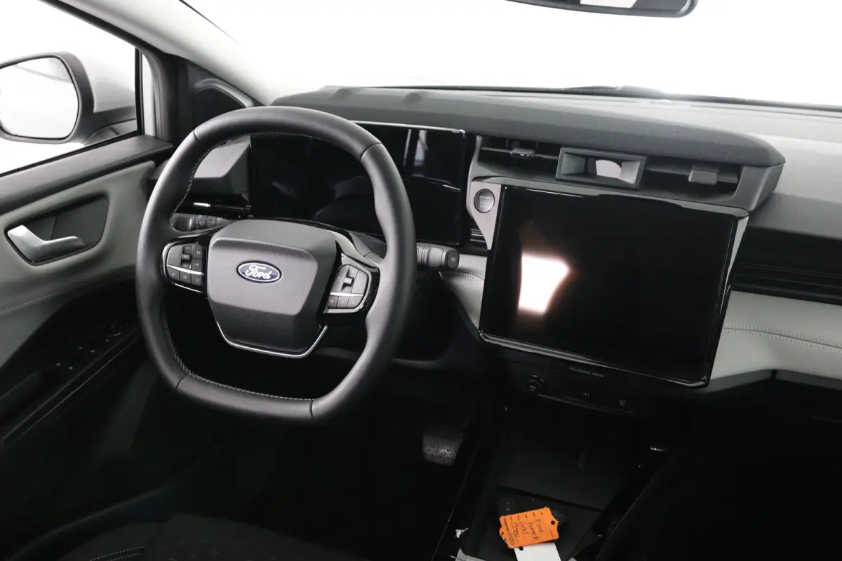 Select FWD 47 kWh | Winter Pack | Camera | Elektrische Kofferklep | Navigatie | Draadloze Telefoonlader | Parkeersensoren | Apple Carplay & Android Auto |
