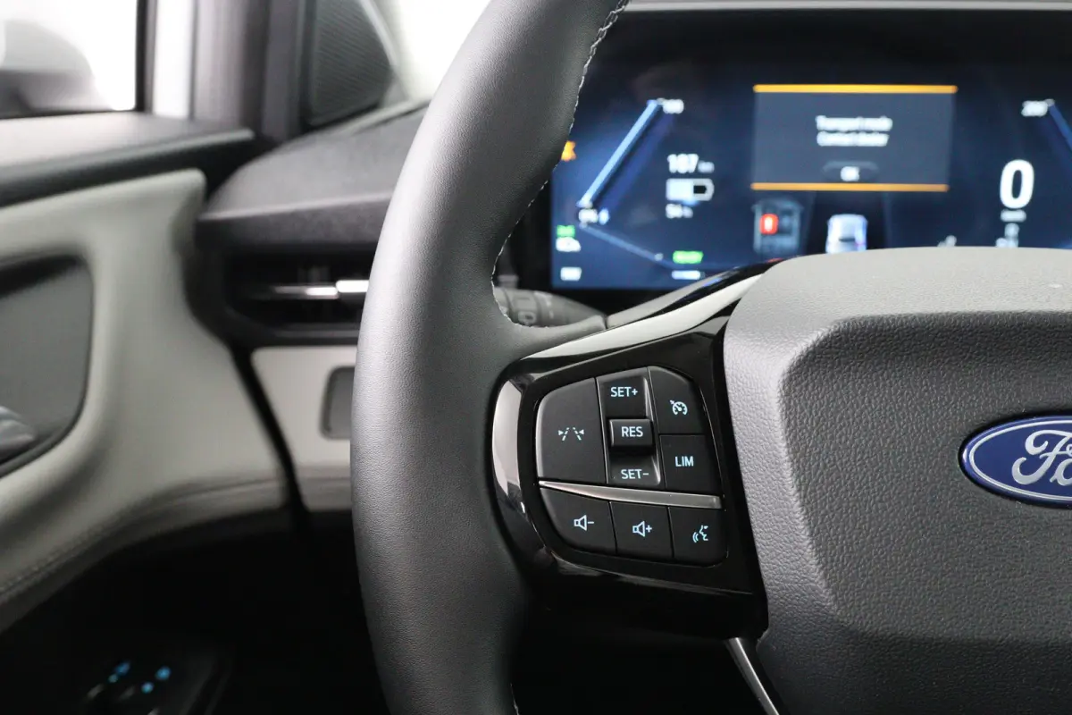 Select FWD 47 kWh | Winter Pack | Camera | Elektrische Kofferklep | Navigatie | Draadloze Telefoonlader | Parkeersensoren | Apple Carplay & Android Auto |