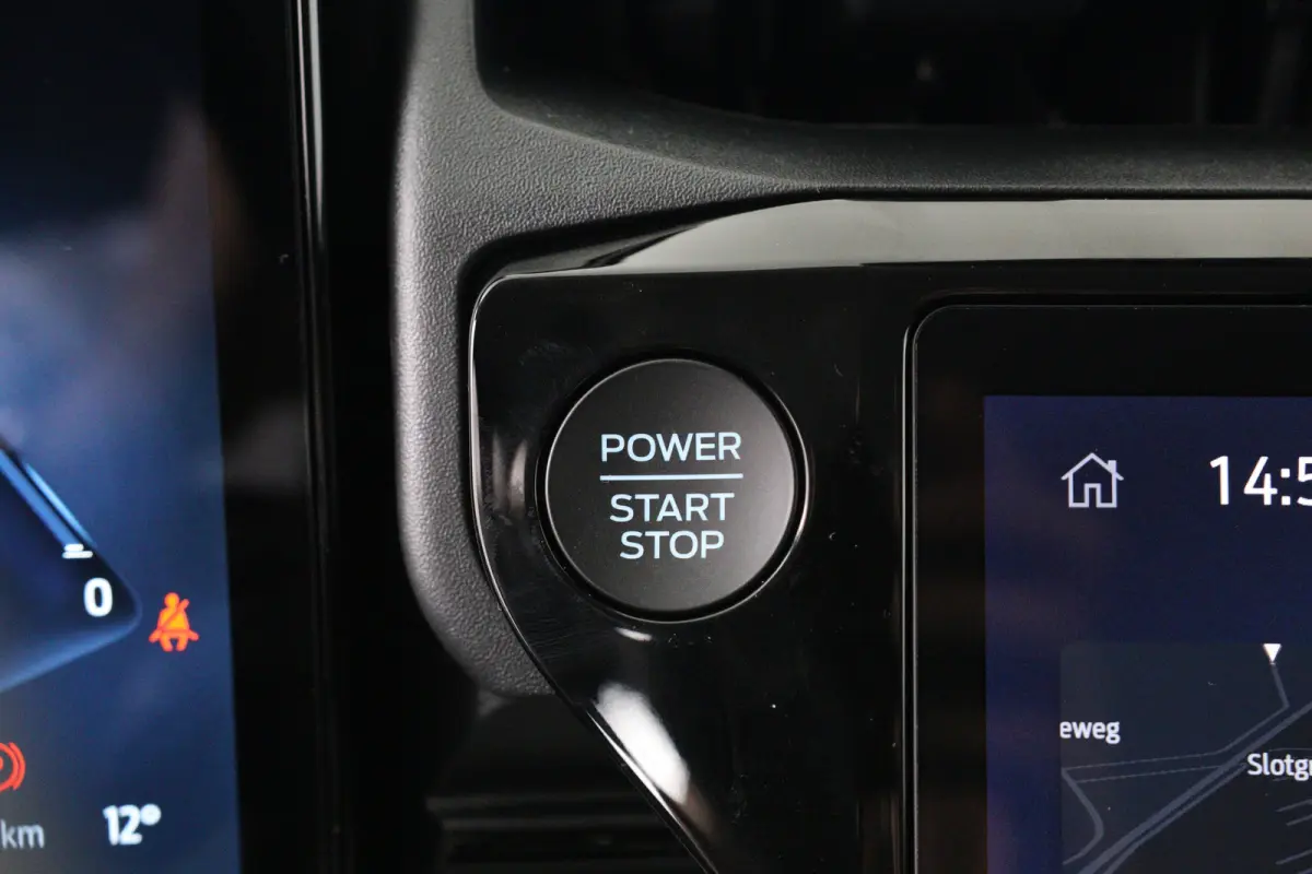 Select FWD 47 kWh | Winter Pack | Camera | Elektrische Kofferklep | Navigatie | Draadloze Telefoonlader | Parkeersensoren | Apple Carplay & Android Auto |