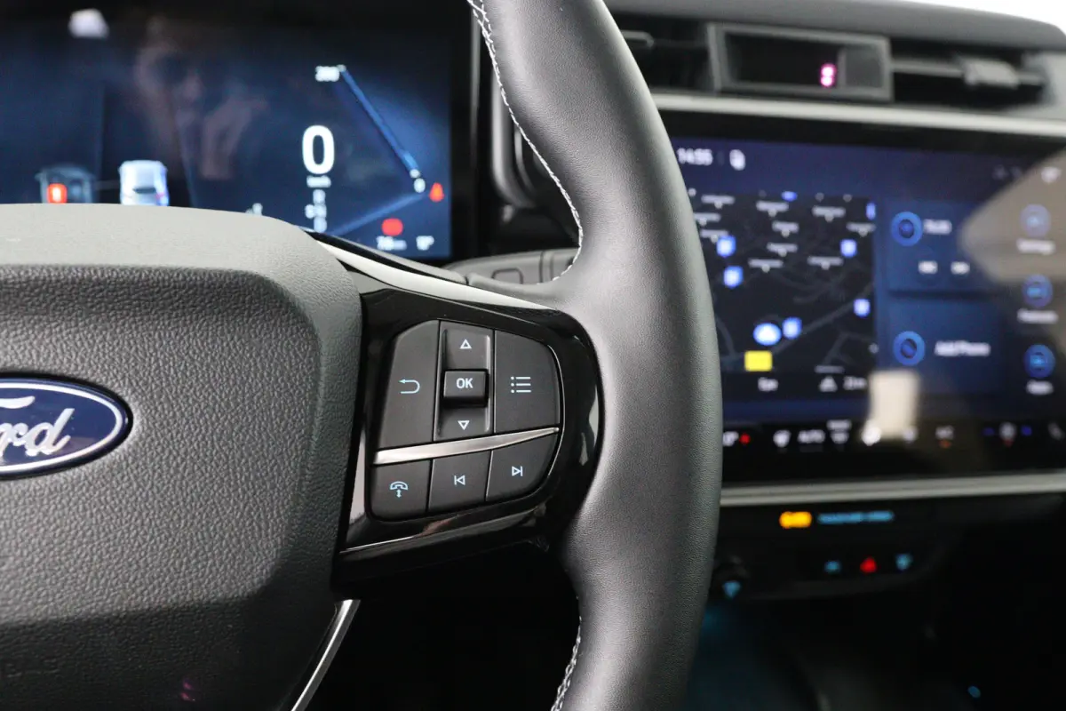 Select FWD 47 kWh | Winter Pack | Camera | Elektrische Kofferklep | Navigatie | Draadloze Telefoonlader | Parkeersensoren | Apple Carplay & Android Auto |
