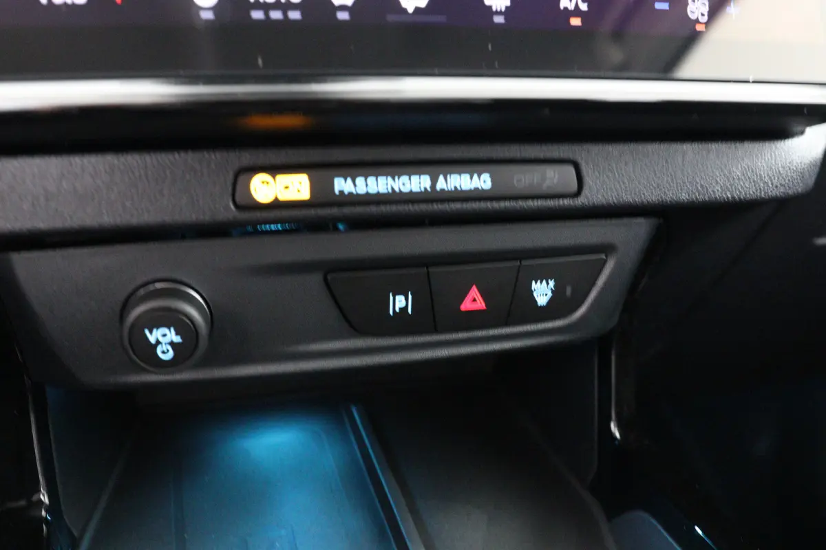 Select FWD 47 kWh | Winter Pack | Camera | Elektrische Kofferklep | Navigatie | Draadloze Telefoonlader | Parkeersensoren | Apple Carplay & Android Auto |