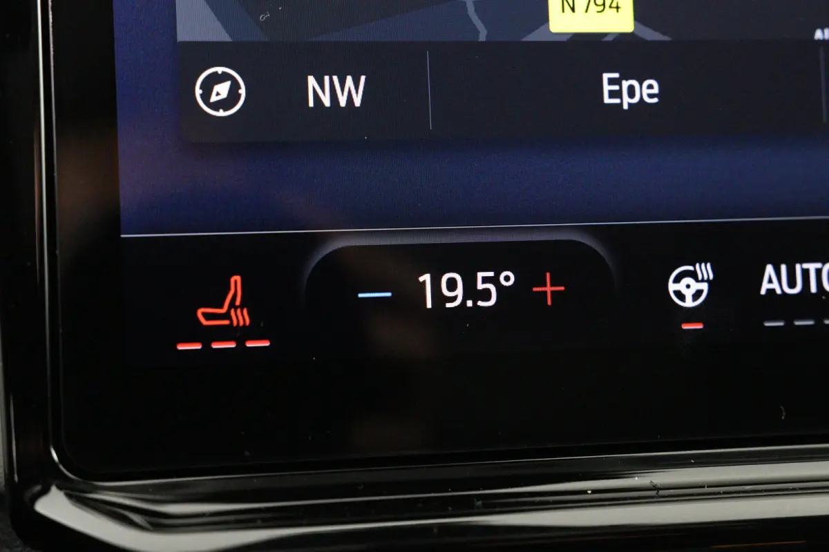 Select FWD 47 kWh | Winter Pack | Camera | Elektrische Kofferklep | Navigatie | Draadloze Telefoonlader | Parkeersensoren | Apple Carplay & Android Auto |