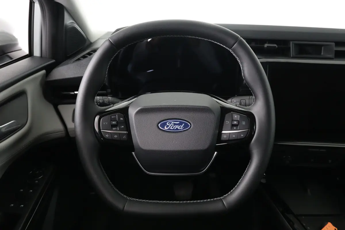 Select FWD 47 kWh | Winter Pack | Camera | Elektrische Kofferklep | Navigatie | Draadloze Telefoonlader | Parkeersensoren | Apple Carplay & Android Auto |