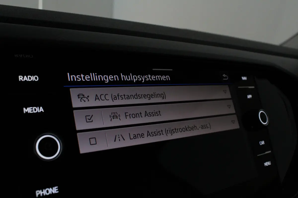1.0 TSI Life > All season banden/ACC/PDC V+A/Navigatie via Apple Carplay/Android Auto