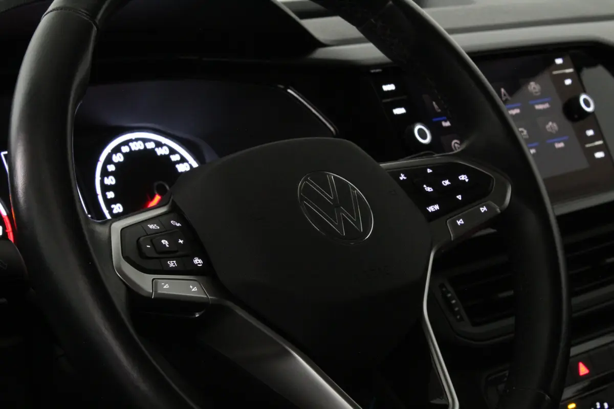 1.0 TSI Life > All season banden/ACC/PDC V+A/Navigatie via Apple Carplay/Android Auto