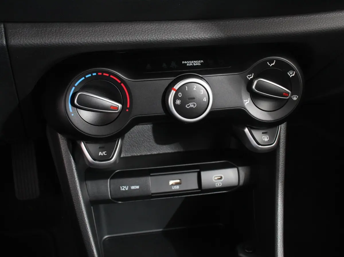 1.0 DPI DynamicLine Automaat Navigatie Apple Carplay/Android auto Airco Camera DAB Lichtmetalen velgen Bluetooth