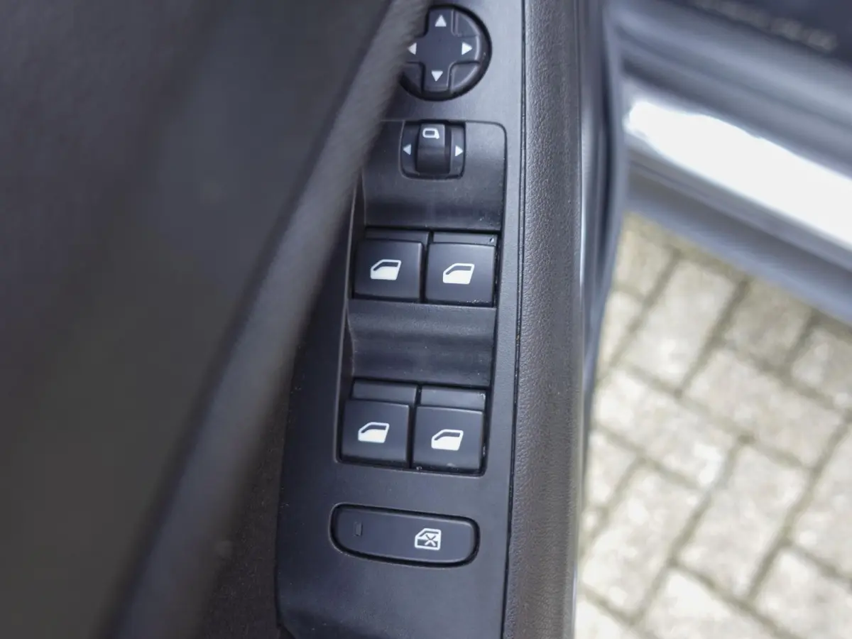 1.2 Turbo 130pk Automaat Elegance Opel Crossland 1.2 Turbo 130pk AUT. Elegance Navigatie Apple Carplay/Android Auto Camera Parkeersensoren Cruise Control Stoel- en Stuurverwarming Keyless En