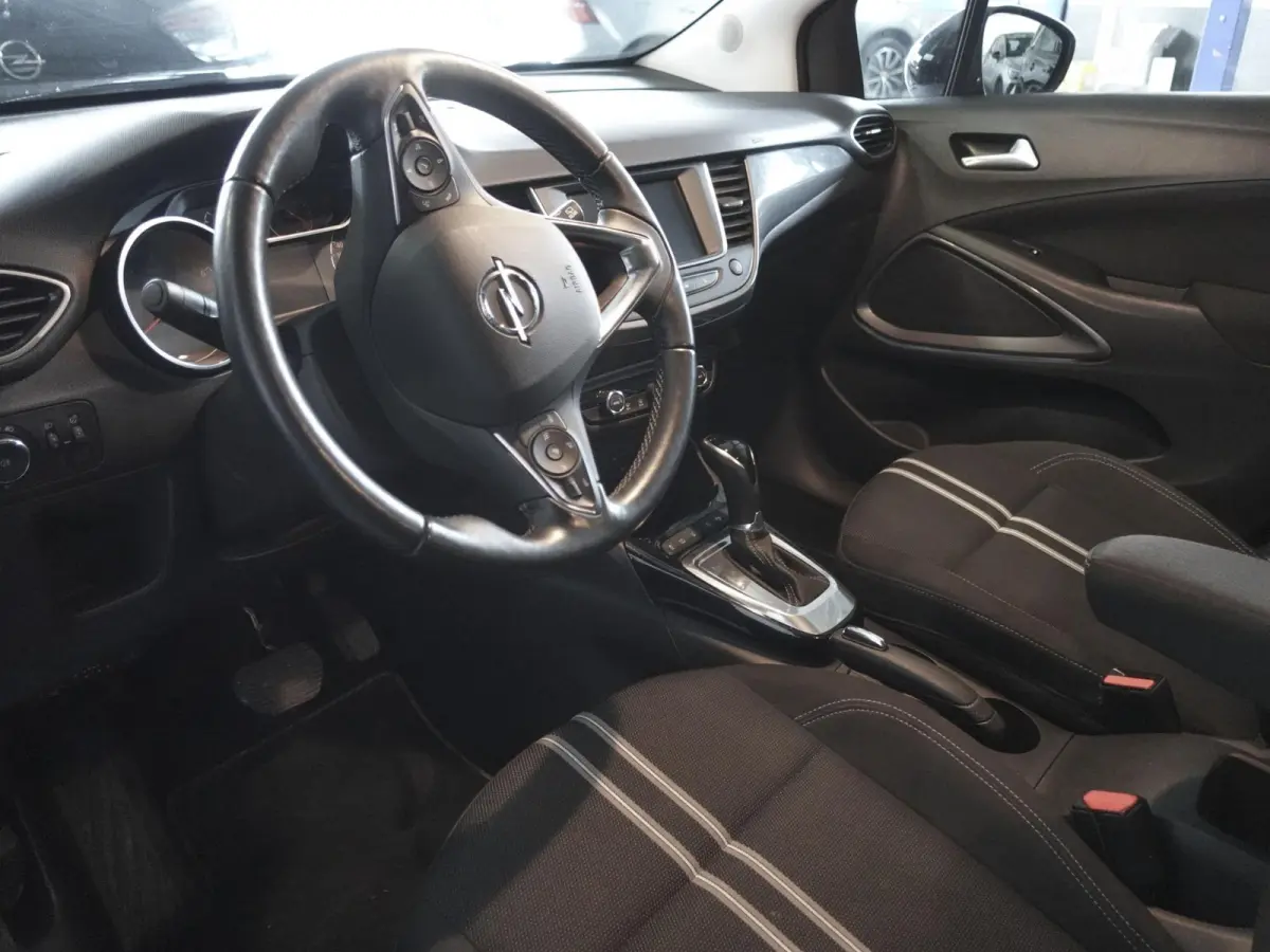 1.2 Turbo 130pk Automaat Elegance Opel Crossland 1.2 Turbo 130pk AUT. Elegance Navigatie Apple Carplay/Android Auto Camera Parkeersensoren Cruise Control Stoel- en Stuurverwarming Keyless En