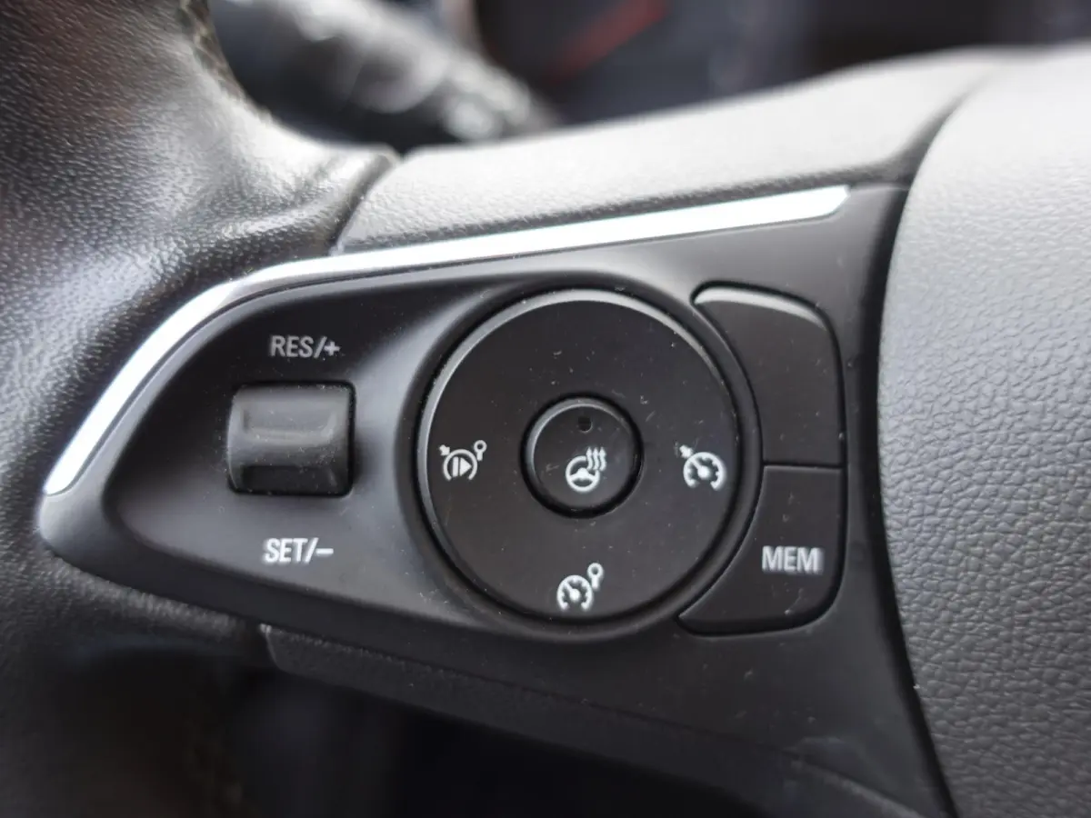 1.2 Turbo 130pk Automaat Elegance Opel Crossland 1.2 Turbo 130pk AUT. Elegance Navigatie Apple Carplay/Android Auto Camera Parkeersensoren Cruise Control Stoel- en Stuurverwarming Keyless En