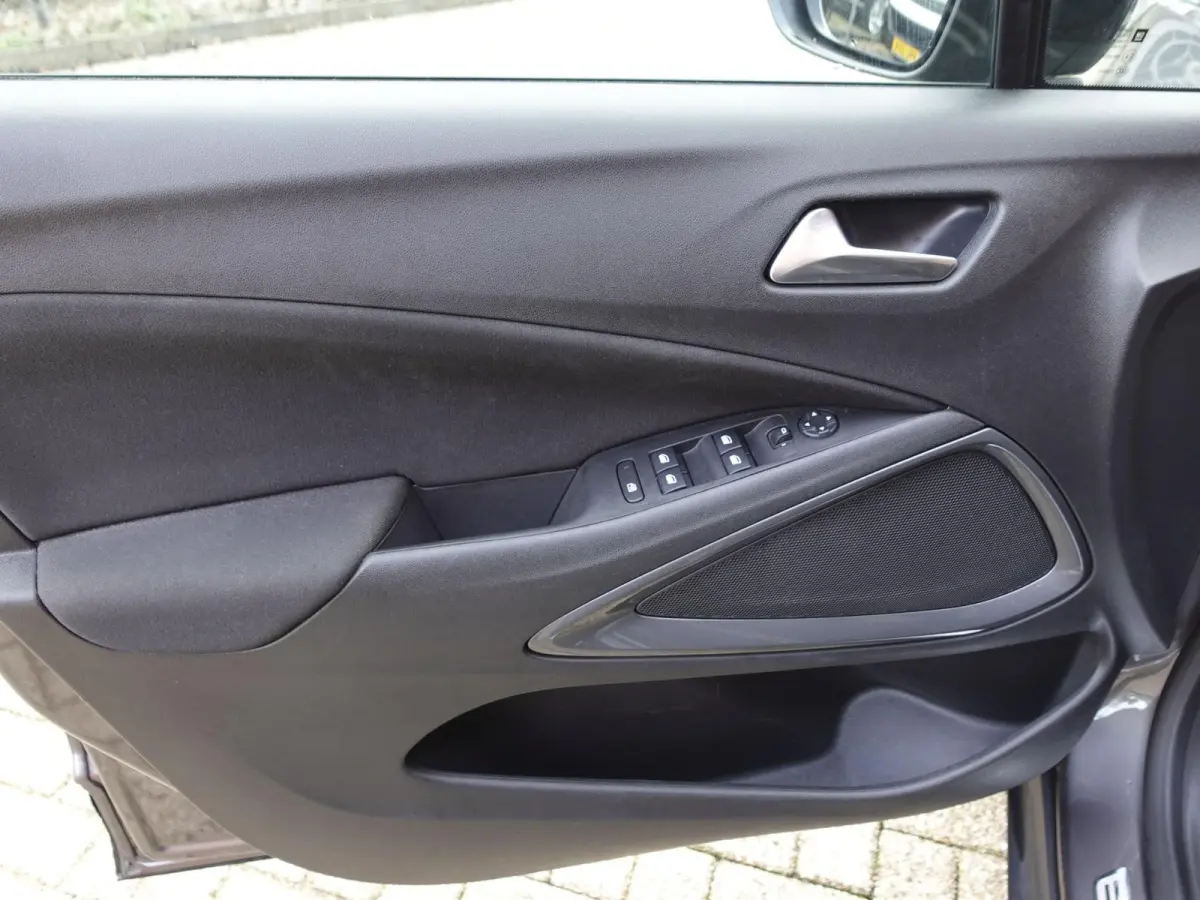 1.2 Turbo 130pk Automaat Elegance Opel Crossland 1.2 Turbo 130pk AUT. Elegance Navigatie Apple Carplay/Android Auto Camera Parkeersensoren Cruise Control Stoel- en Stuurverwarming Keyless En