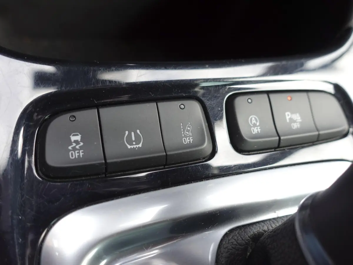 1.2 Turbo 130pk Automaat Elegance Opel Crossland 1.2 Turbo 130pk AUT. Elegance Navigatie Apple Carplay/Android Auto Camera Parkeersensoren Cruise Control Stoel- en Stuurverwarming Keyless En