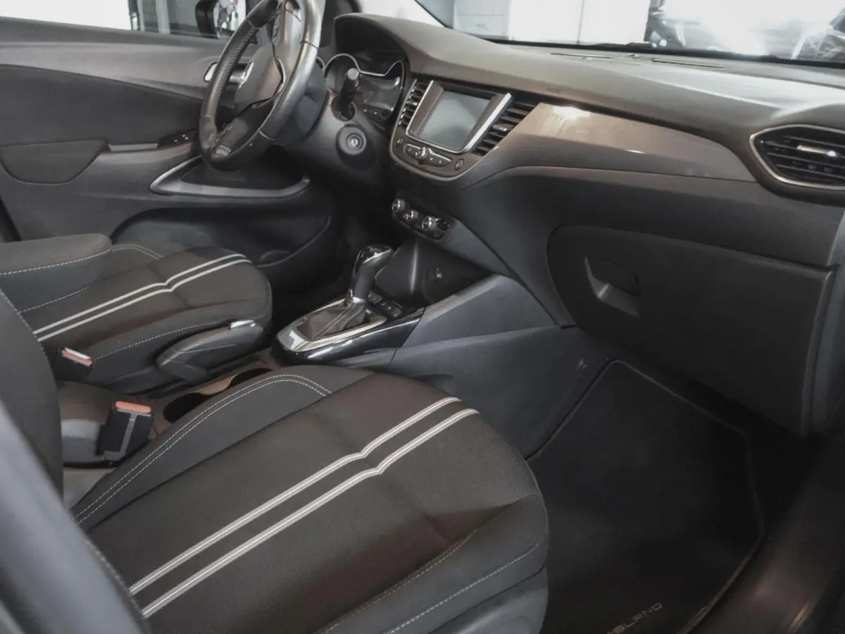 1.2 Turbo 130pk Automaat Elegance Opel Crossland 1.2 Turbo 130pk AUT. Elegance Navigatie Apple Carplay/Android Auto Camera Parkeersensoren Cruise Control Stoel- en Stuurverwarming Keyless En