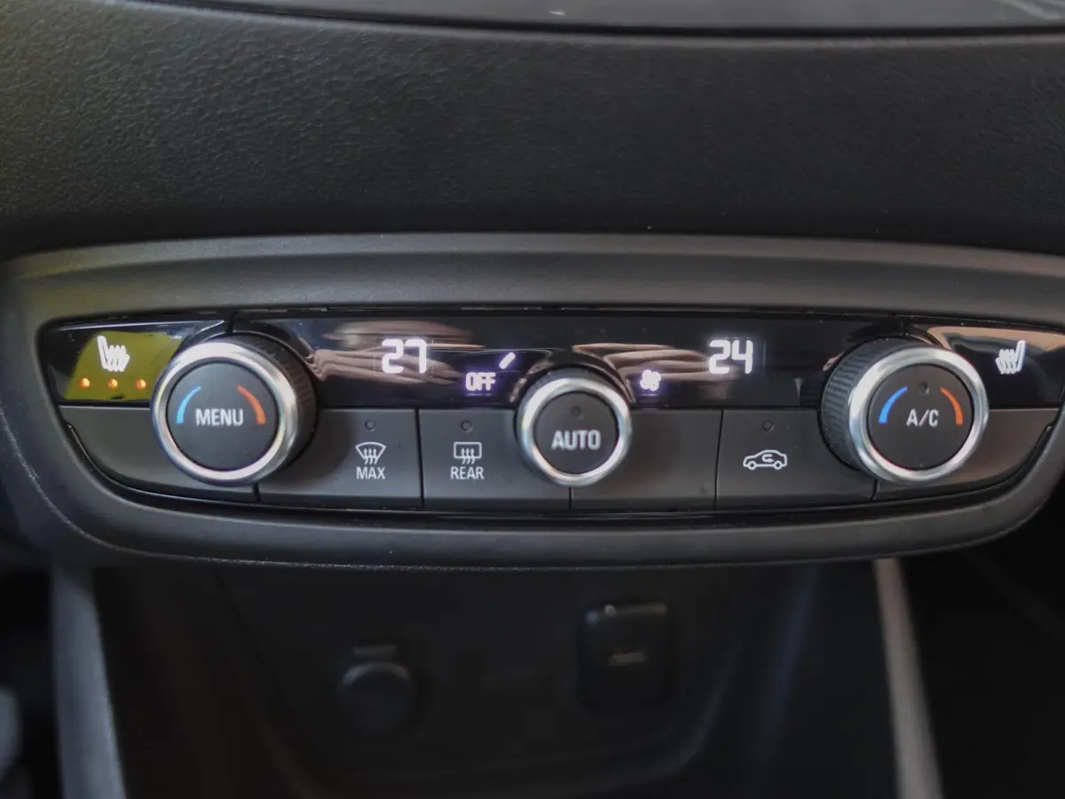 1.2 Turbo 130pk Automaat Elegance Opel Crossland 1.2 Turbo 130pk AUT. Elegance Navigatie Apple Carplay/Android Auto Camera Parkeersensoren Cruise Control Stoel- en Stuurverwarming Keyless En