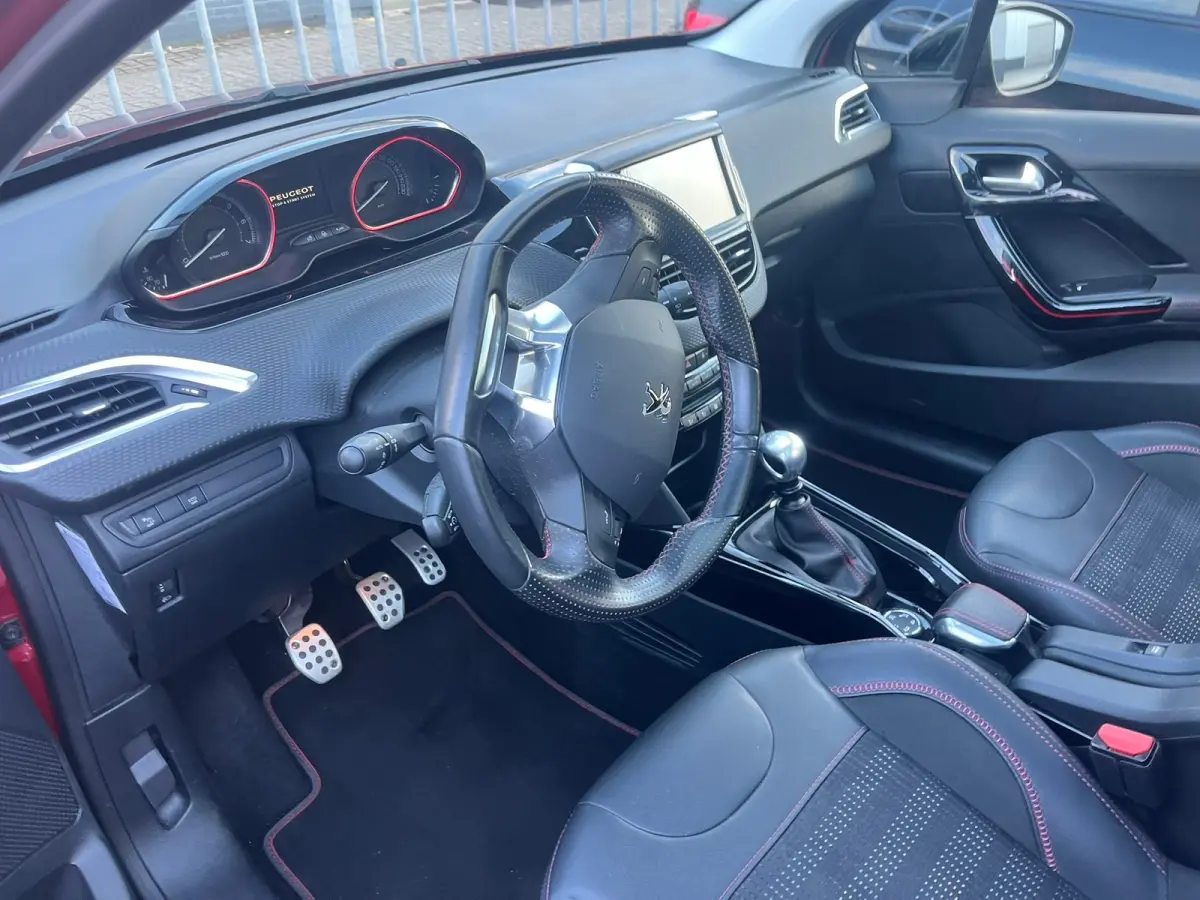 1.2 PureTech GT-Line Panoramadak | Half leder| Cruise | Climate Control | Trekhaak | | Achteruitrijcamera | Airco | Cruise control