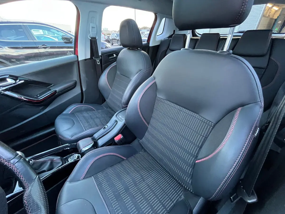 1.2 PureTech GT-Line Panoramadak | Half leder| Cruise | Climate Control | Trekhaak | | Achteruitrijcamera | Airco | Cruise control
