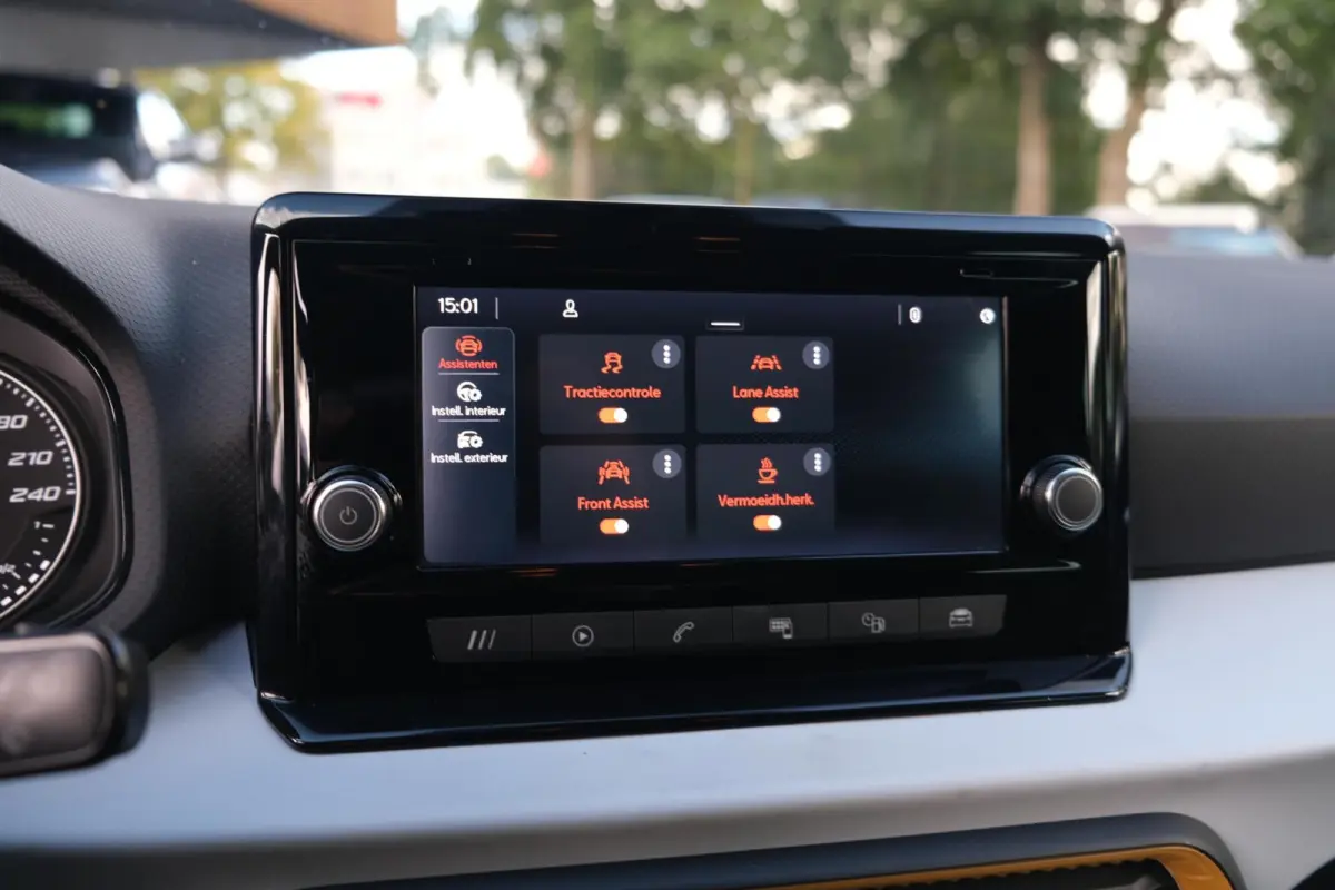 1.0 Style|Rijklaar!|Carplay|LaneAssist|FrontAssist|DAB|Cruise