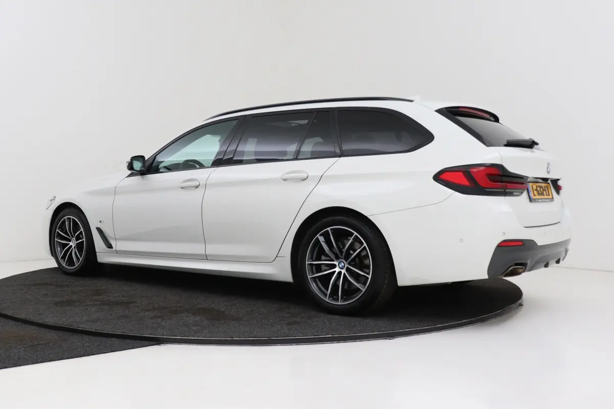 520i High Executive M-Sport | Panoramadak | Dealer Ond. | CarPlay | Stoelverwarming | Comfortstoelen | Head-Up